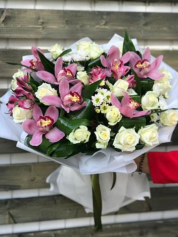 Букет цветов из: Розы и Хризантемы в Белеутово