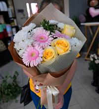 Букет цветов из:  Герберы, Розы и Хризантемы в Белеутово