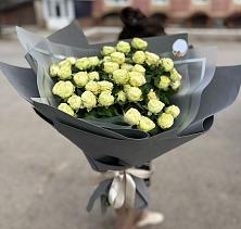 Букет Белые кустовые розы Солинеро в Белеутово