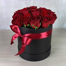 Цветочная композиция из Розы в шляпной коробке в Белеутово