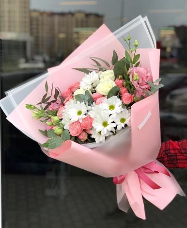 Букет цветов из: Розы, Лизиантусы и Хризантемы в Белеутово